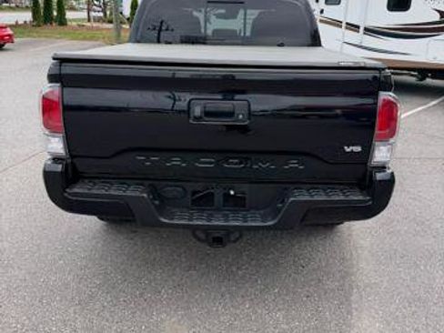 Used 2021 Toyota Tacoma TRD Sport AWD/4WD image 5