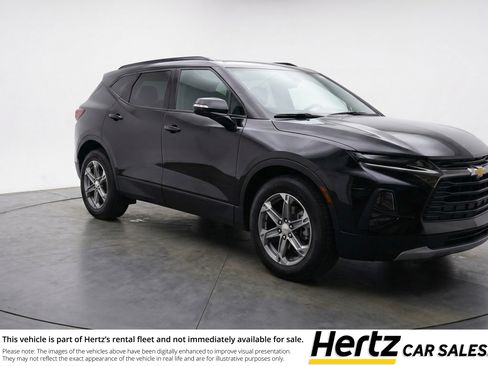 Used 2025 Chevrolet Blazer LT FWD image 1