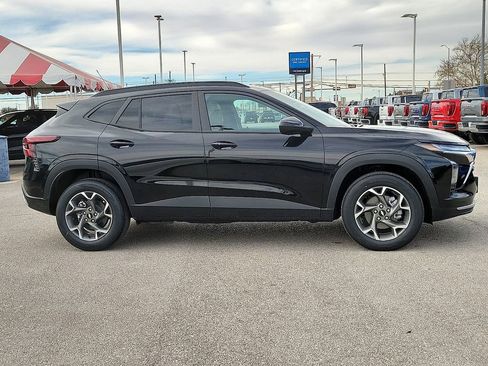 New 2026 Chevrolet Trax LT w/ Driver Confidence Package image 12