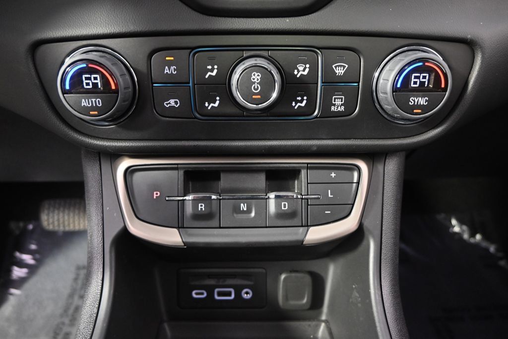 Used 2023 GMC Terrain Denali w/ Denali Premium Package AWD/4WD image 31