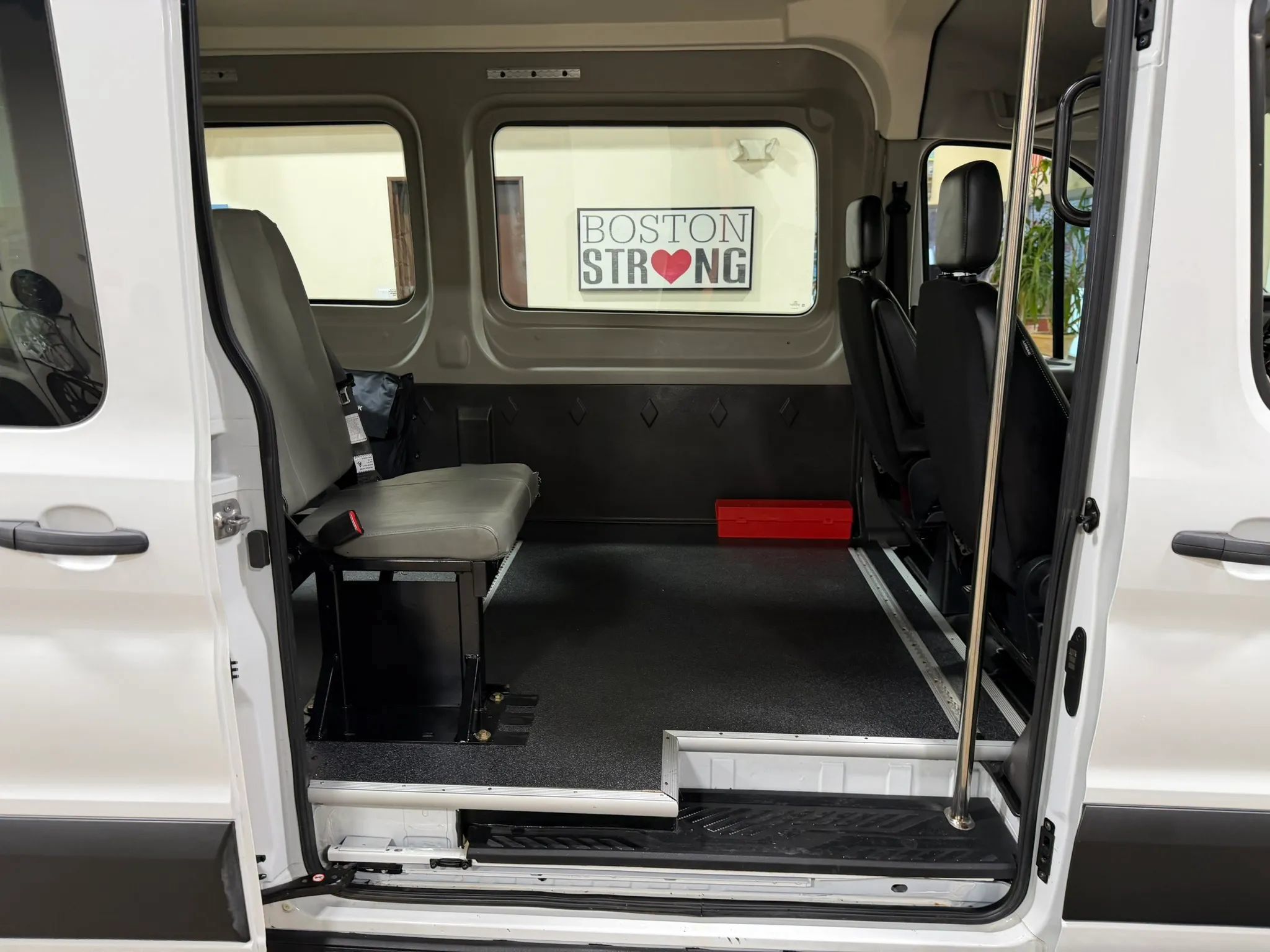 Used 2020 Ford Transit 150 Medium Roof RWD image 26