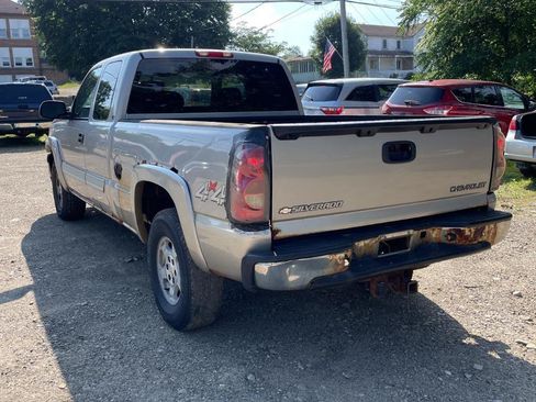 Used 2004 Chevrolet Silverado 1500 LS w/ Light Duty Power Package AWD/4WD image 8