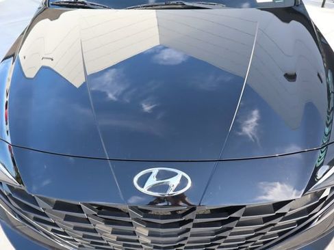 Used 2023 Hyundai Elantra SE FWD image 16