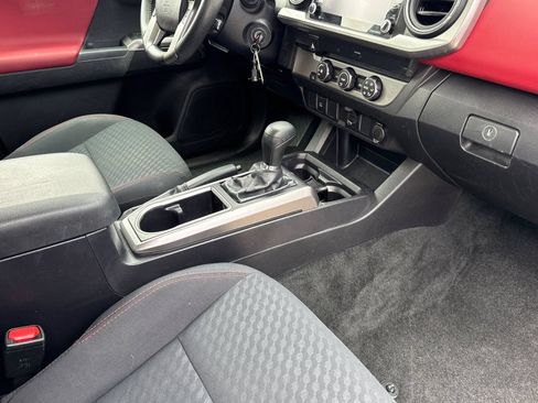 Used 2022 Toyota Tacoma SR5 RWD image 15