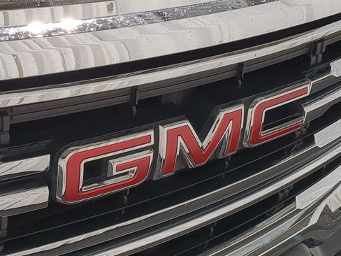 Used 2022 GMC Acadia SLT w/ LPO, Floor Liner Package FWD image 15