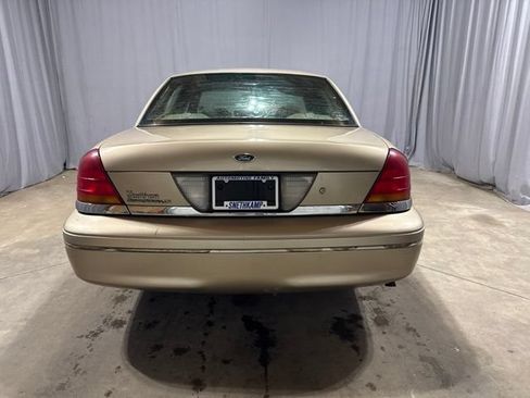 Used 2000 Ford Crown Victoria LX RWD image 19
