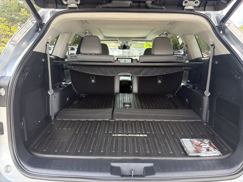 Used 2023 Toyota Highlander Platinum AWD/4WD image 29