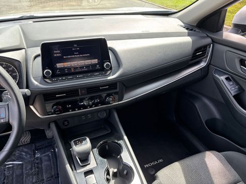 Used 2025 Nissan Rogue SV image 30