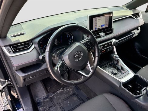 Used 2023 Toyota RAV4 SE w/ Weather & Moonroof Package image 9