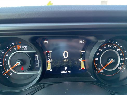 Used 2024 Jeep Gladiator Mojave w/ Convenience Group AWD/4WD image 13