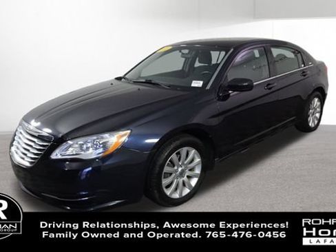 Used 2012 Chrysler 200 Touring FWD image 4