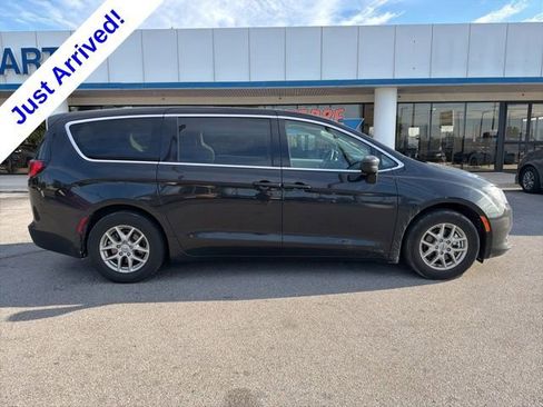 Used 2023 Chrysler Voyager LX FWD image 3