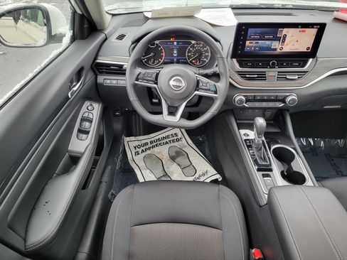 Used 2024 Nissan Altima 2.5 SV w/ SV Premium Package image 10