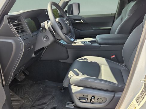 Used 2025 Lexus GX 550 w/ Cold Area Package AWD/4WD image 10