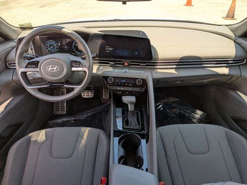 Used 2025 Hyundai Elantra SEL FWD image 15
