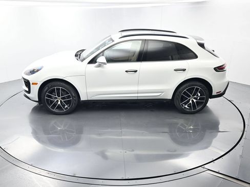 Certified 2023 Porsche Macan AWD/4WD image 33