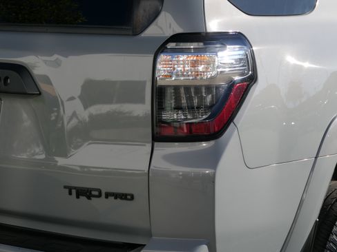 Used 2017 Toyota 4Runner SR5 image 5
