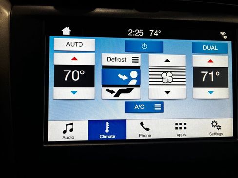 Used 2018 Ford Fusion SE w/ Fusion SE Technology Package FWD image 28