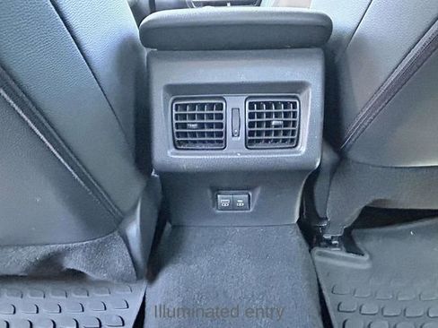 Used 2025 Toyota Camry SE image 11