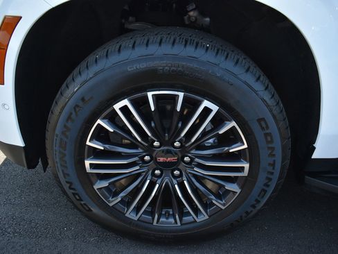 Used 2025 GMC Yukon XL Elevation w/ Elevation Premium Package AWD/4WD image 10