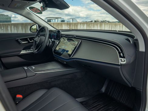 Certified 2025 Mercedes-Benz E 350 4MATIC Sedan image 28