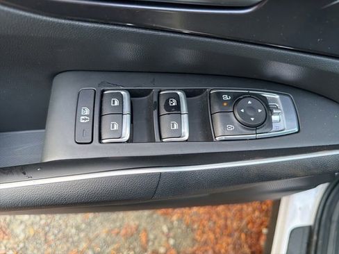 Used 2024 Kia Sorento S image 18