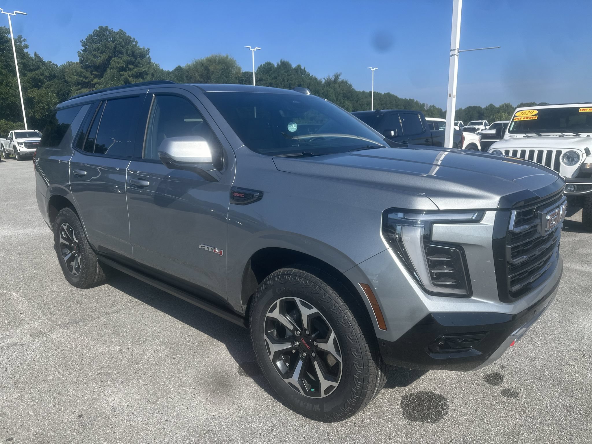 Used 2025 GMC Yukon AT4 w/ AT4 Premium Plus Package AWD/4WD image 11