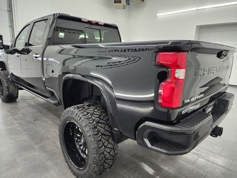 Used 2022 Chevrolet Silverado 3500 High Country image 6