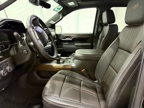 Used 2025 Chevrolet Silverado 1500 High Country w/ High Country Premium Package image 12