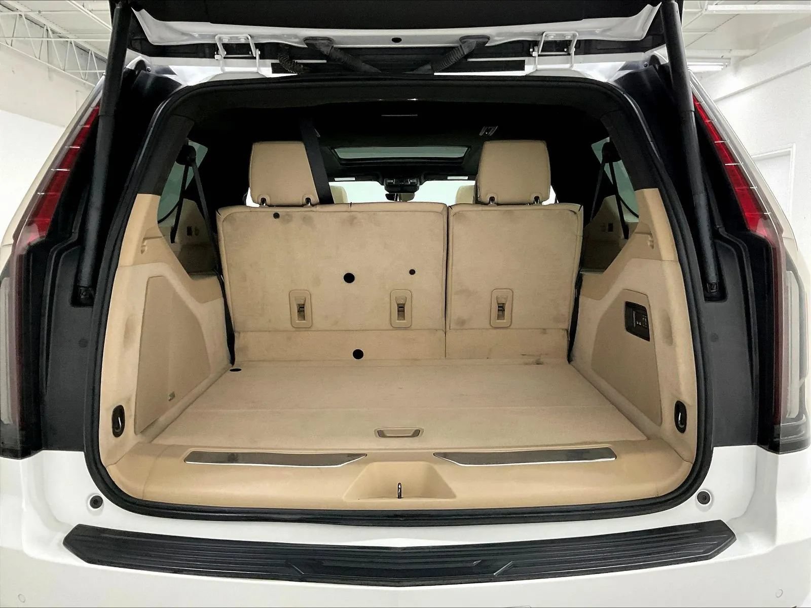 Used 2023 Cadillac Escalade ESV Premium Luxury w/ Performance Package AWD/4WD image 49