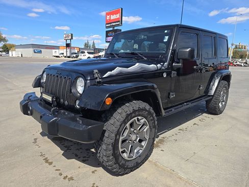 Used 2015 Jeep Wrangler Unlimited Sahara AWD/4WD image 4