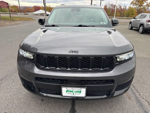 Used 2023 Jeep Grand Cherokee L Limited w/ Black Appearance Package image 9