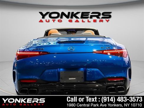 Used 2022 Mercedes-Benz SL 55 AMG 4MATIC w/ Driver Assistance Package image 5