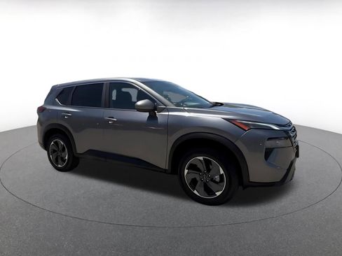 Used 2025 Nissan Rogue SV FWD image 2