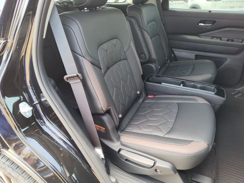 New 2026 Nissan Pathfinder Platinum FWD image 14