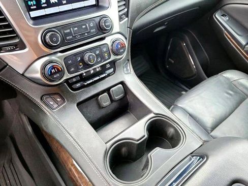 Used 2020 Chevrolet Suburban LT image 32