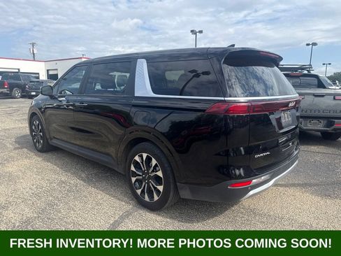 Used 2024 Kia Carnival EX FWD image 4