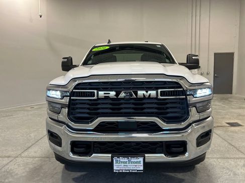 Used 2026 RAM 2500 Big Horn AWD/4WD image 3