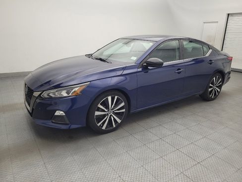 Used 2020 Nissan Altima 2.5 SR FWD image 2
