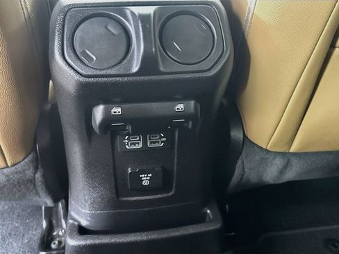 Used 2020 Jeep Wrangler Unlimited Sahara AWD/4WD image 27
