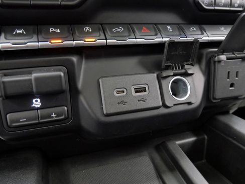 Used 2019 Chevrolet Silverado 1500 High Country w/ Technology Package AWD/4WD image 29