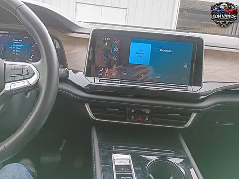 Used 2025 Volkswagen Atlas SE FWD image 17
