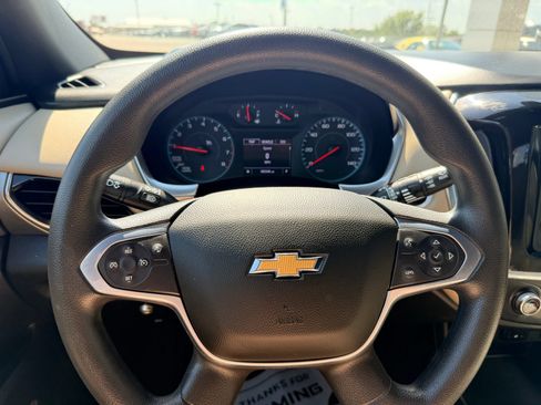 Used 2022 Chevrolet Traverse LS FWD image 14