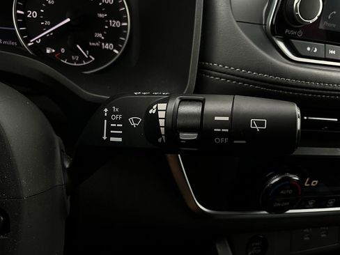 Used 2025 Nissan Rogue SV image 36