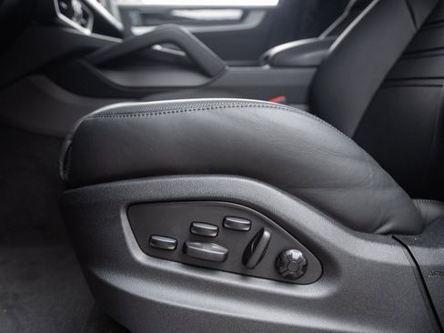 Certified 2026 Porsche Cayenne Coupe image 23