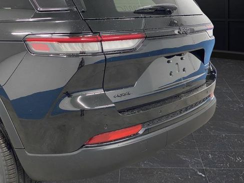 New 2025 Jeep Grand Cherokee Limited w/ Luxury Tech Group II image 38