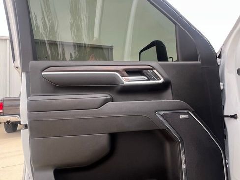 Used 2025 GMC Sierra 2500 SLT w/ SLT Convenience Package image 8