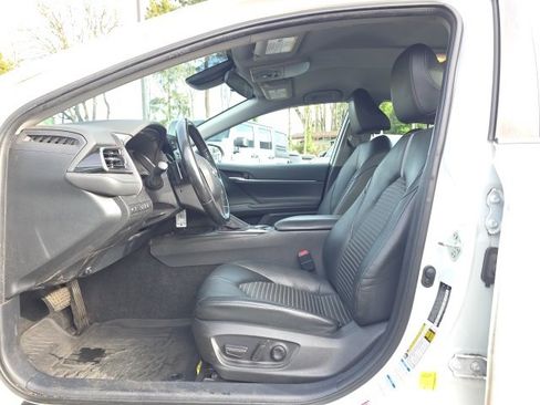 Used 2021 Toyota Camry SE w/ Cold Weather Package image 9