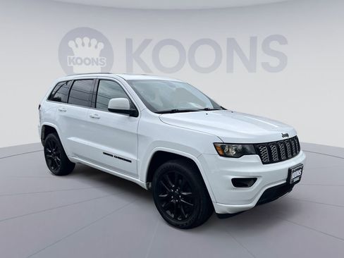 Used 2018 Jeep Grand Cherokee Altitude AWD/4WD image 10