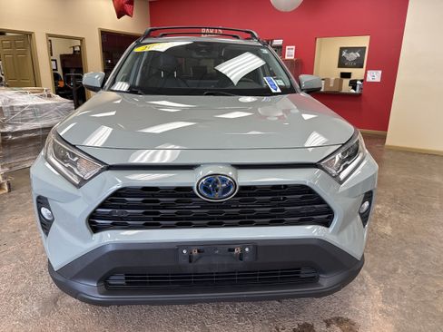 Used 2021 Toyota RAV4 XLE Premium AWD/4WD image 2